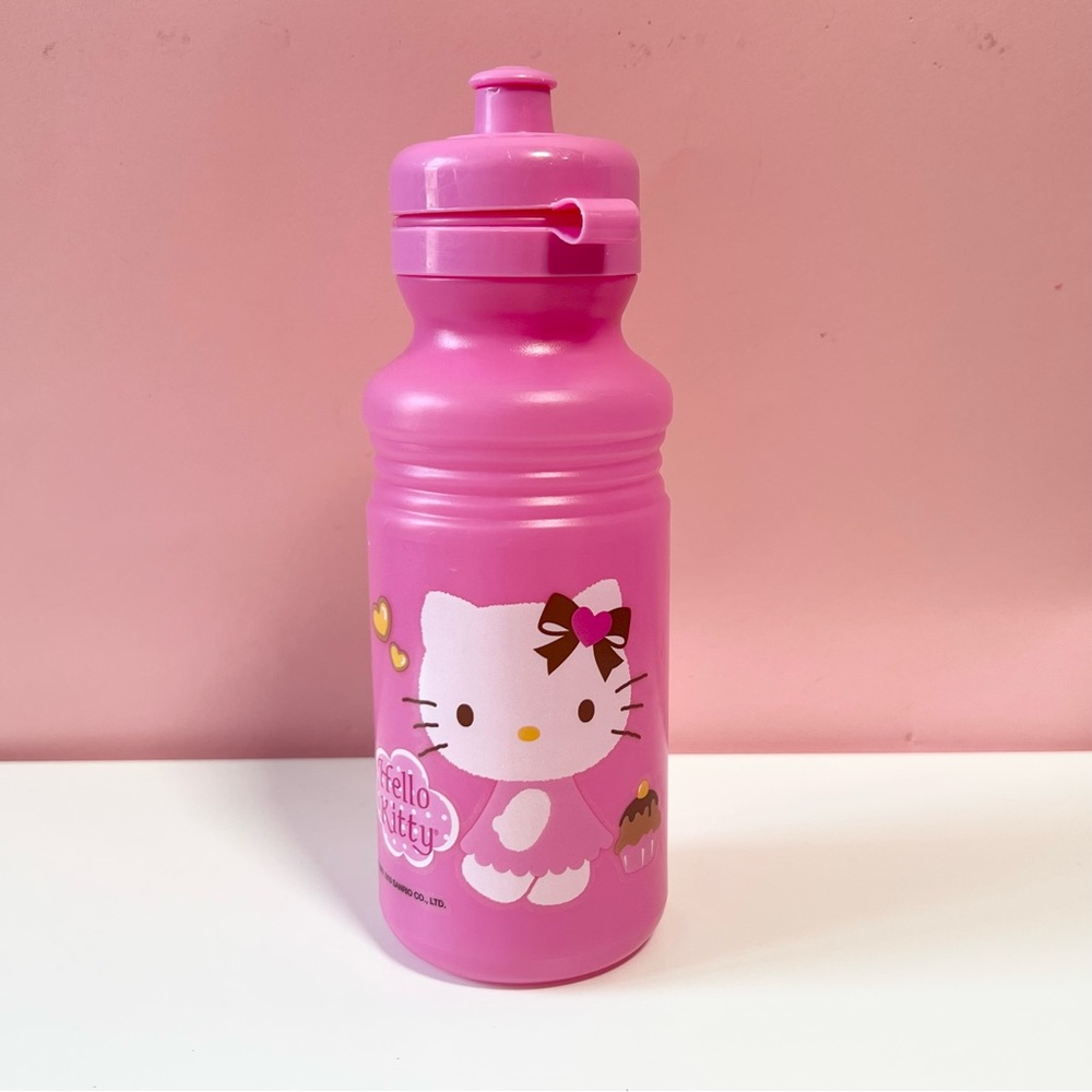 Y2K 2000s Sanrio hello kitty bear cupcake water bottle
